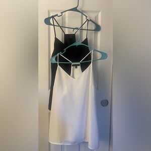 Two Pack Black & White Banana Republic Solid V-Neck Cami Sz M